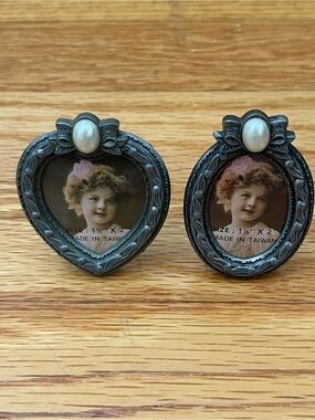Antique-Style Pewter Picture Frames with Pearl Accent - Set of 2